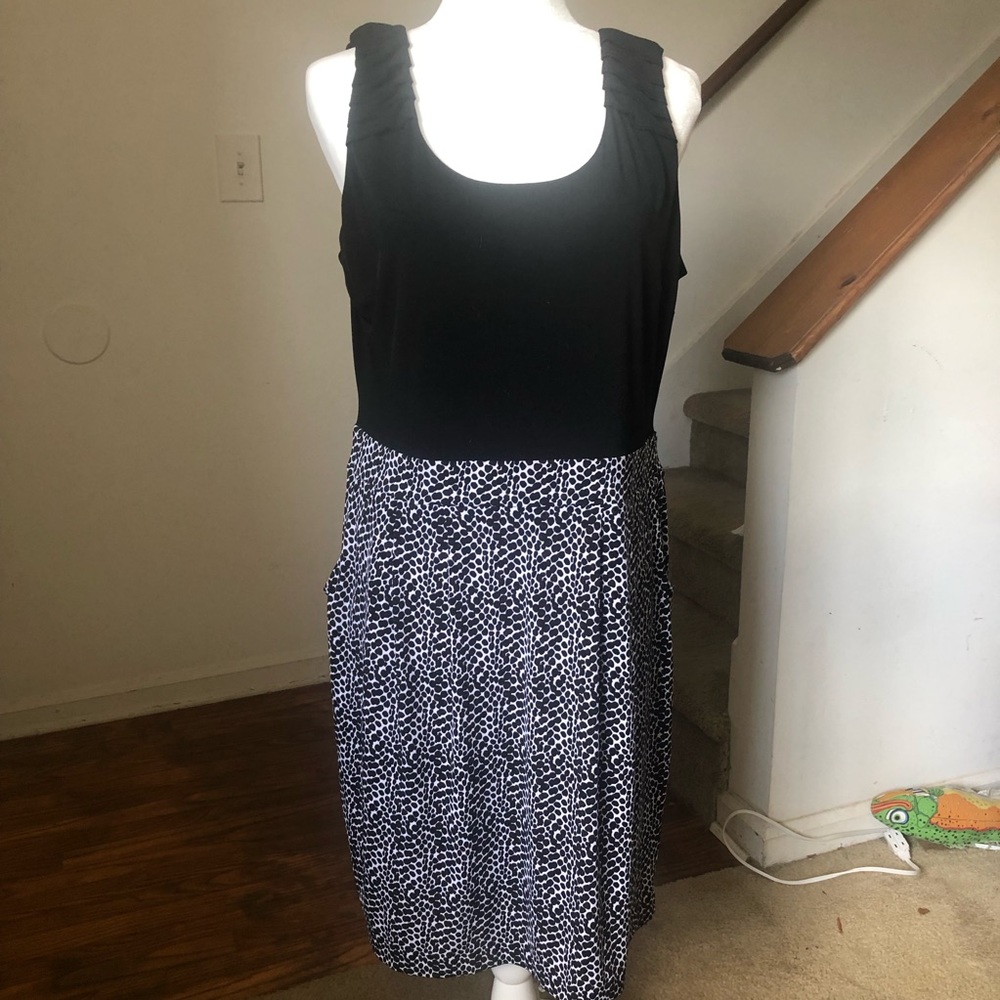 Large Black & White Apostrophe Dress with Pockets
